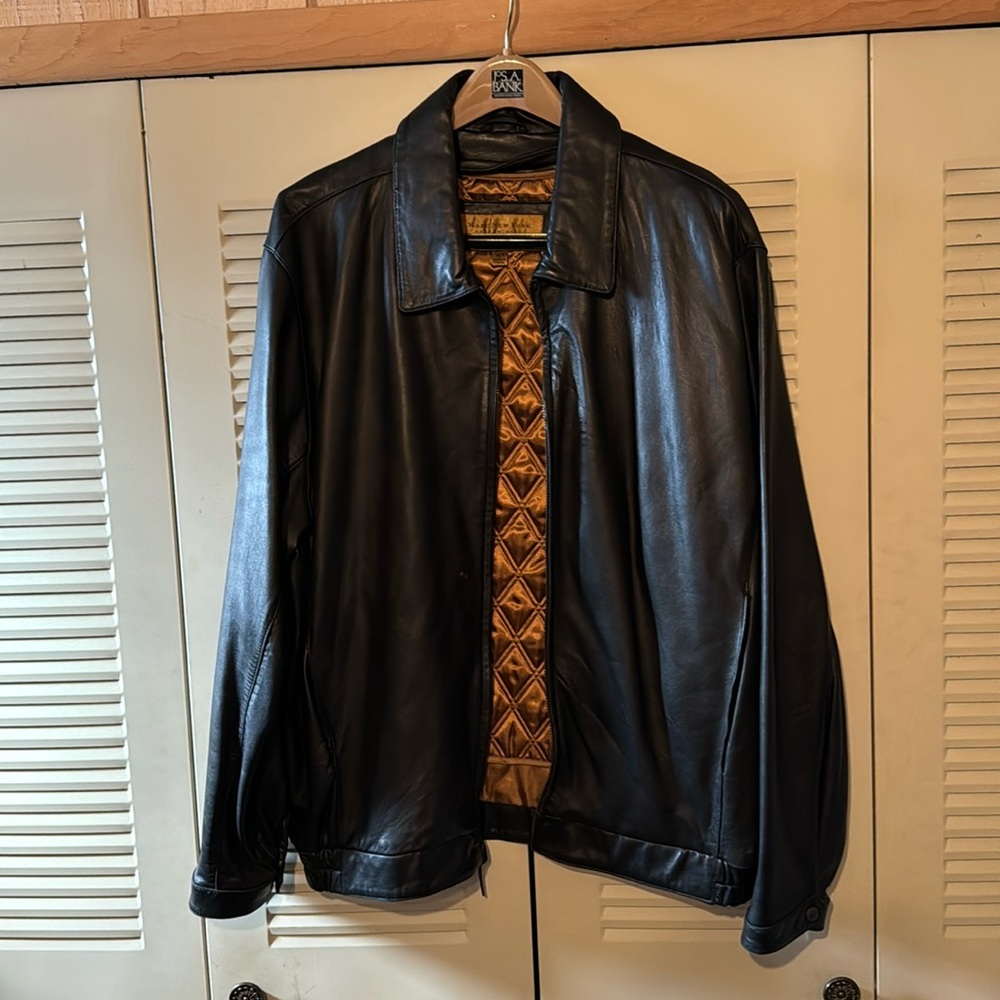 Men’s black leather bomber jacket